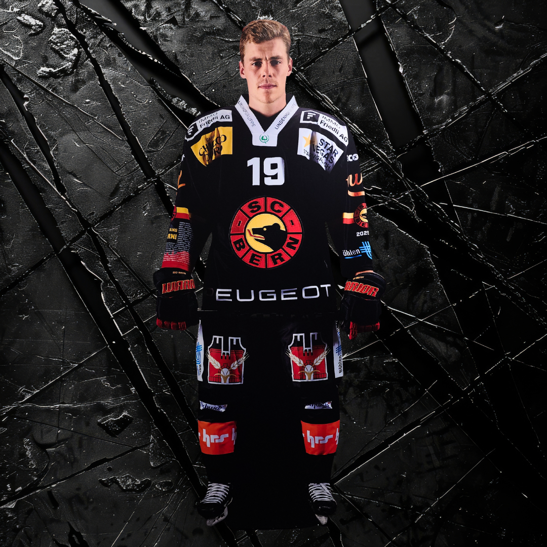 Lebensgrosser Aufsteller von Waltteri Merelä