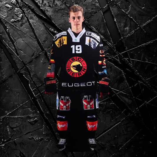 Lebensgrosser Aufsteller von Waltteri Merelä